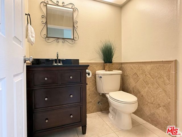 22208 Frontier Place, Chatsworth CA: https://media.crmls.org/mediaz/dc33a090-487f-4e5a-bcd6-50eb8d0b13d7.jpg