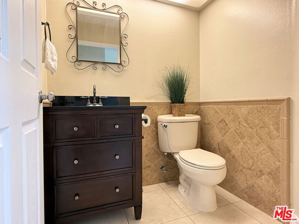 https://media.crmls.org/mediaz/dc33a090-487f-4e5a-bcd6-50eb8d0b13d7.jpg?preset=X-Large
