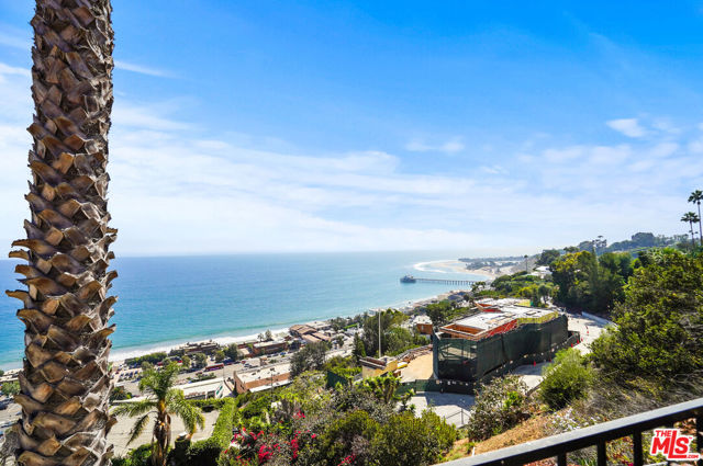 22800 Beckledge Terrace, Malibu CA: https://media.crmls.org/mediaz/dc342a7f-0c3a-4cff-9bac-36e270f891aa.jpg