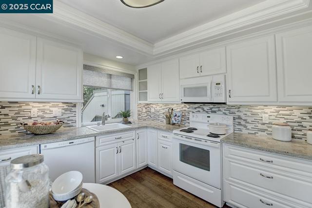3258 Rossmoor Pkwy, Walnut Creek CA: https://media.crmls.org/mediaz/dc348d06-b53a-46ba-8382-66dfca809722.jpg