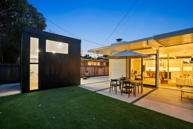 986 Loma Verde Avenue, Palo Alto CA: https://media.crmls.org/mediaz/dc34ad40-6889-4336-a305-1e62194443a8.jpg