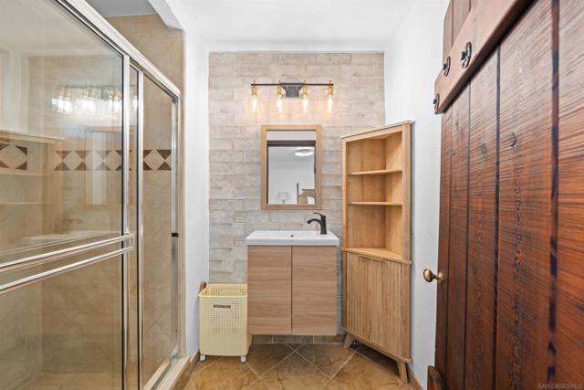 Image 40 of 75 For 1951 Cloverdale Rd