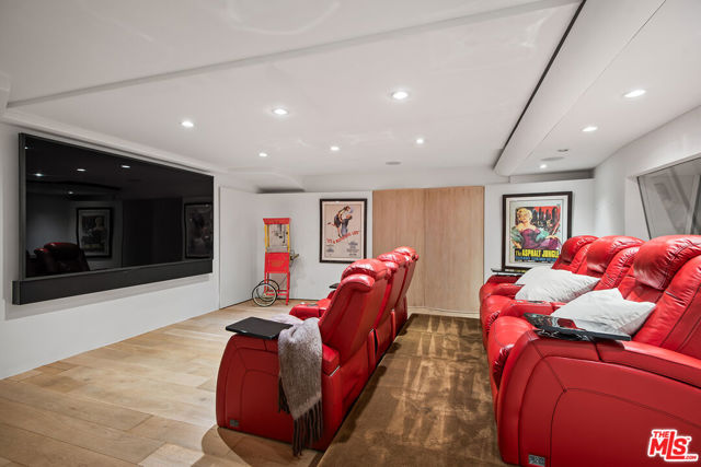 9928 Toluca Lake Avenue, Toluca Lake CA: https://media.crmls.org/mediaz/dc358b68-b616-4b6c-b95d-6a2e527f7c0b.jpg