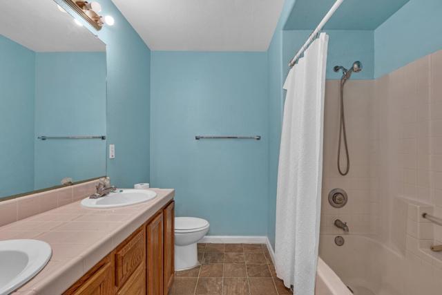 2231 Racquet Club Drive, Los Banos CA: https://media.crmls.org/mediaz/dc364ecf-5f32-4b5b-826e-37dae2f6abe7.jpg