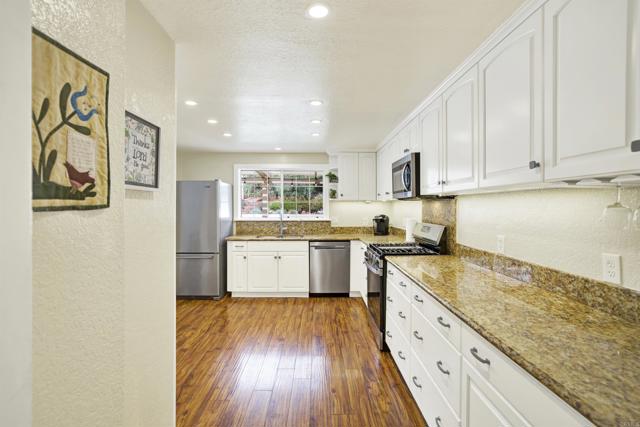 Detail Gallery Image 13 of 74 For 1222 Sheridan Ave, Escondido,  CA 92027 - 3 Beds | 2 Baths