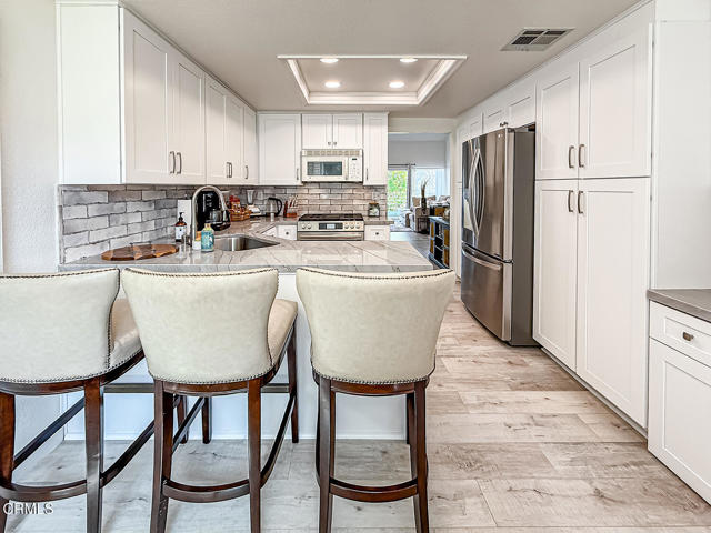 5965 Paseo Encantada, Camarillo CA: https://media.crmls.org/mediaz/dc365a89-2693-454c-a442-f3c1c2ab22b8.jpg