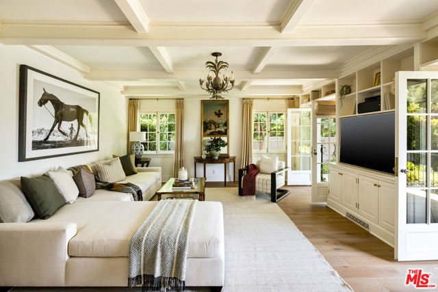 130 S Cliffwood Avenue, Los Angeles CA: https://media.crmls.org/mediaz/dc3675e2-1a00-4fa6-a758-18bd46738a5a.jpg