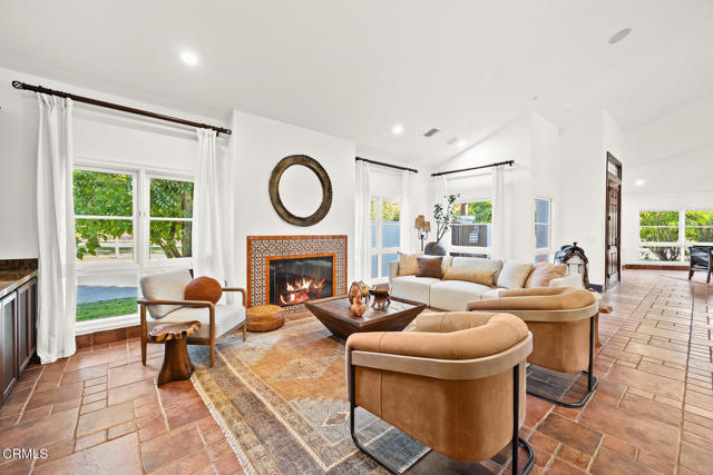 1533 Rancho Avenue, Glendale CA: https://media.crmls.org/mediaz/dc36fdbe-934b-47e7-9599-d28fd0ff4227.jpg