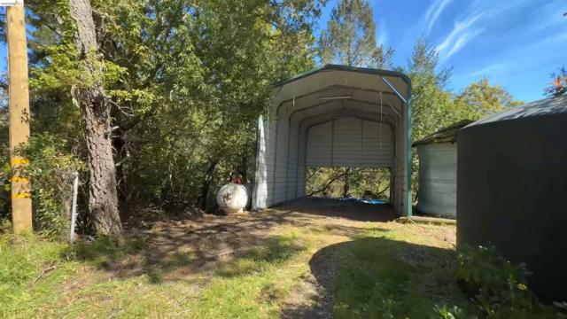 5051 Harrison Grade Rd, Sebastopol CA: https://media.crmls.org/mediaz/dc374936-30e2-43c5-8859-6a778f0cc058.jpg