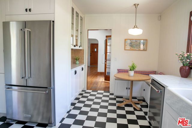 898 N Chester Avenue, Pasadena CA: https://media.crmls.org/mediaz/dc390cdd-a48f-4f6b-90b3-6bdb4e9a0d53.jpg