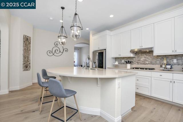 1746 Veneto Ln, Brentwood CA: https://media.crmls.org/mediaz/dc391145-86fb-432f-9acd-15a954ff8841.jpg