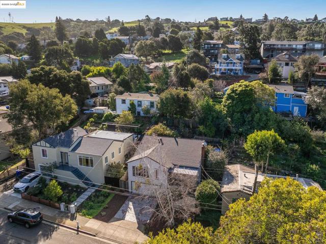 279 Pomona Street, Crockett CA: https://media.crmls.org/mediaz/dc394083-57ac-47bd-aa30-e4514f22866e.jpg