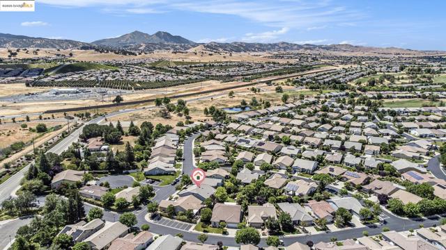 1012 Centennial Drive, Brentwood CA: https://media.crmls.org/mediaz/dc395eb1-f434-46e0-8614-9898d67417da.jpg