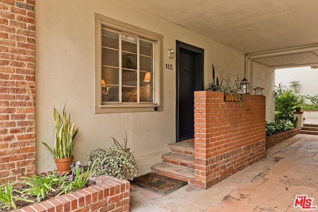 11901 Sunset Blvd Boulevard, Brentwood CA: https://media.crmls.org/mediaz/dc39bdc8-ffc0-42b3-893b-07e12a8106f6.jpg