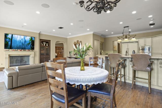 82 Queens Garden Drive, Thousand Oaks CA: https://media.crmls.org/mediaz/dc39f6d7-cef2-4dc9-9e7a-0c44ab0062d8.jpg