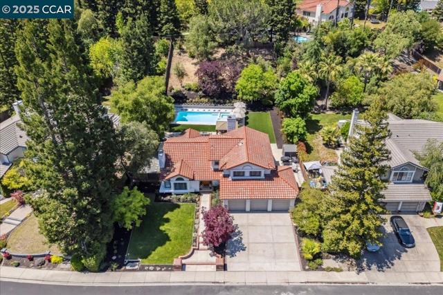 97 Woodranch Cir, Danville CA: https://media.crmls.org/mediaz/dc3aaa7f-0c06-47d3-89d1-9bdc87826c63.jpg