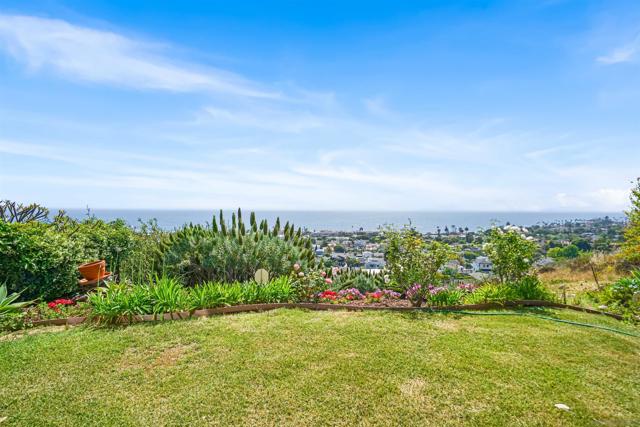 5756 La Jolla Corona Dr, La Jolla CA: https://media.crmls.org/mediaz/dc3ada5b-f6bf-4343-9c51-044d3df1318b.jpg