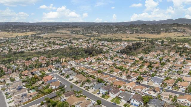 8924 La Cintura Ct, San Diego CA: https://media.crmls.org/mediaz/dc3b2119-987c-4260-a9da-527b91a0bc6b.jpg