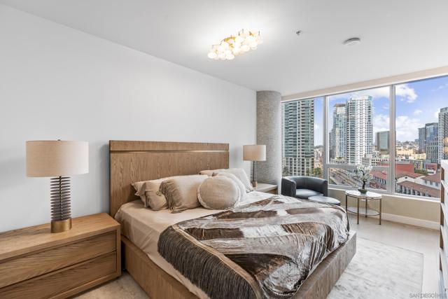 888 W E Street, San Diego CA: https://media.crmls.org/mediaz/dc3b3ebf-93ec-4966-85fd-1435d39269c5.jpg