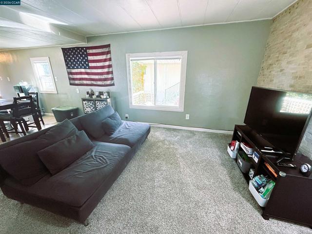 244 American Canyon Rd, American Canyon CA: https://media.crmls.org/mediaz/dc3b537e-c437-4aa5-bcc1-bd32d8bc0577.jpg