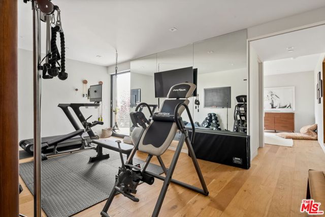 1030 Somera Road, Los Angeles CA: https://media.crmls.org/mediaz/dc3bab5a-71d4-4fc2-9428-59bcd81ca994.jpg