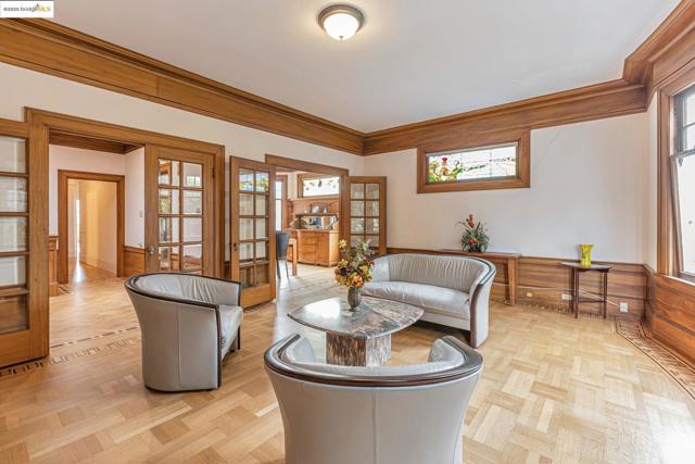 2033 Clement St, San Francisco CA: https://media.crmls.org/mediaz/dc3bb502-ddd3-42d4-a5b0-da3c07c49e81.jpg
