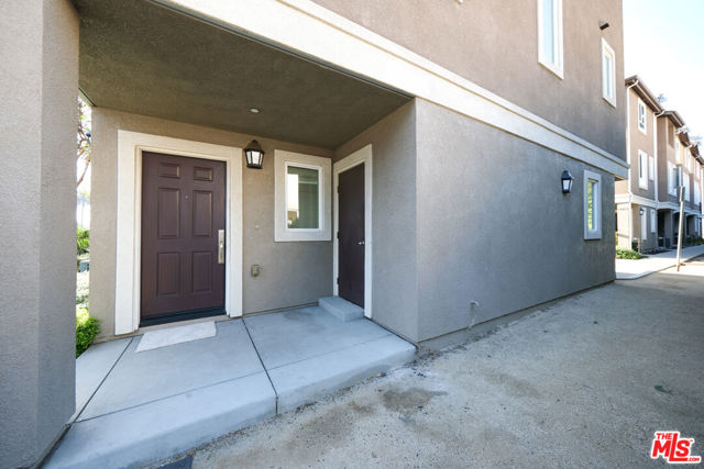 14661 Sherman Way, Van Nuys CA: https://media.crmls.org/mediaz/dc3bbb43-0d21-4f89-97fc-5da709cee13d.jpg
