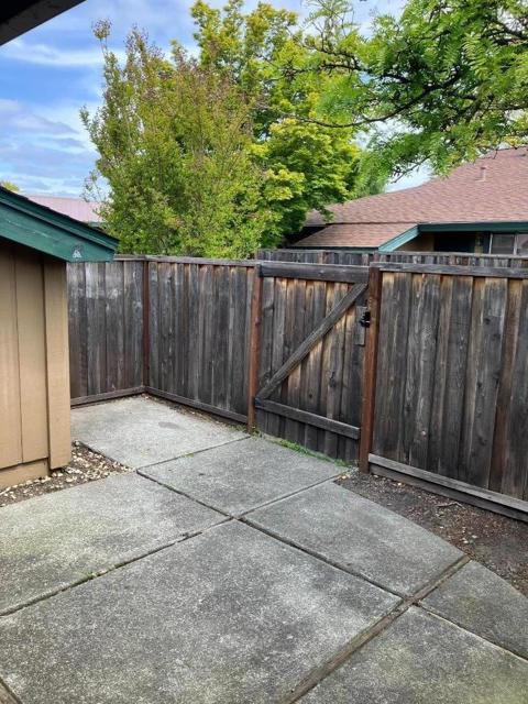 443 Lincoln Avenue, Cotati CA: https://media.crmls.org/mediaz/dc3c0116-1f81-4a2b-905e-2aae87040a25.jpg