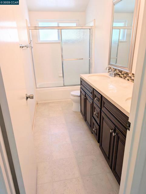 310 Miranda Ln, Alamo CA: https://media.crmls.org/mediaz/dc3c3b16-ec59-42d3-bc12-d54789b3000f.jpg
