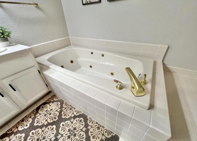 438 Portofino Drive, San Carlos CA: https://media.crmls.org/mediaz/dc3d3b0b-85b9-4349-b187-38ea682659ac.jpg