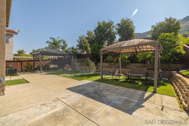 3514 Lake Park Avenue, Fallbrook CA: https://media.crmls.org/mediaz/dc3d55fe-c575-4561-a90d-5037e20b1049.jpg