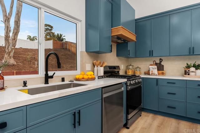 Detail Gallery Image 13 of 38 For 6428 Chiriqui Ln, Carlsbad,  CA 92009 - 3 Beds | 2 Baths