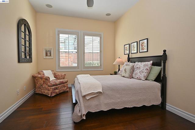 Image 31 of 59 For 2221 Leccino Ct