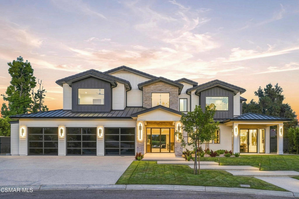 4400 Oak Place Drive — Modern,Custom Built