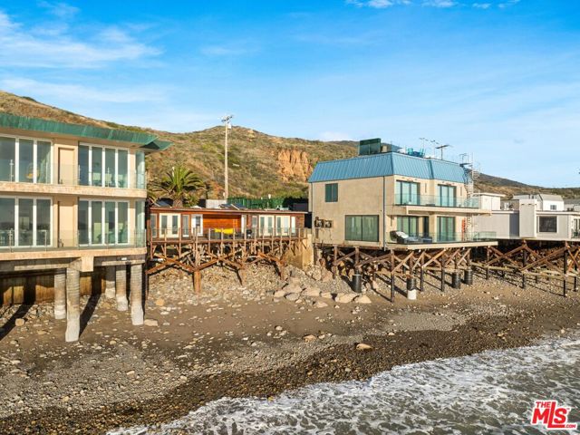 43000 Pacific Coast Highway, Malibu CA: https://media.crmls.org/mediaz/dc3e5140-dd74-47ef-bacc-39ddbc2d94d8.jpg