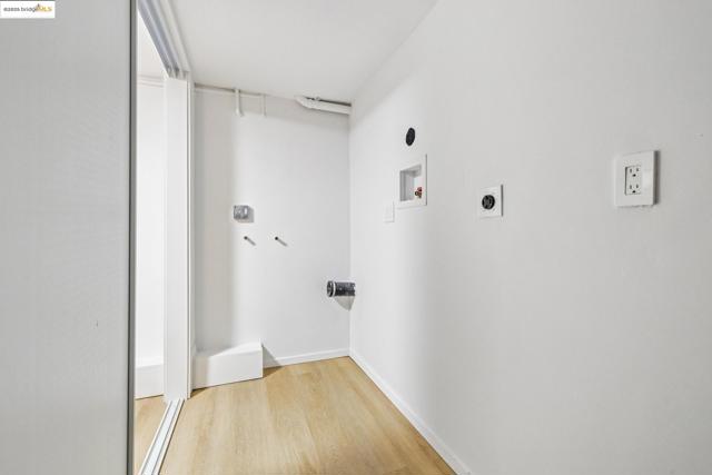 904 41st St, Oakland CA: https://media.crmls.org/mediaz/dc3ed46e-9ae4-4060-b1d4-4f86d4a12888.jpg
