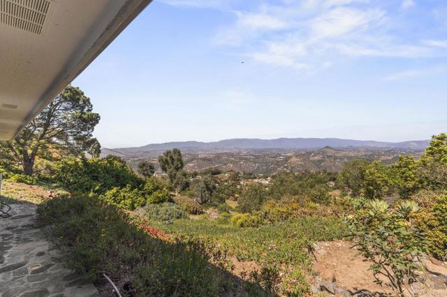 Detail Gallery Image 33 of 54 For 9613 Meadow Mesa Dr, Escondido,  CA 92026 - 4 Beds | 2/1 Baths