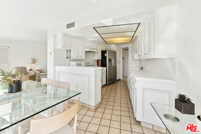 Drew Fenton | 836 S Bundy Drive Los Angeles CA | MLS: 7113379