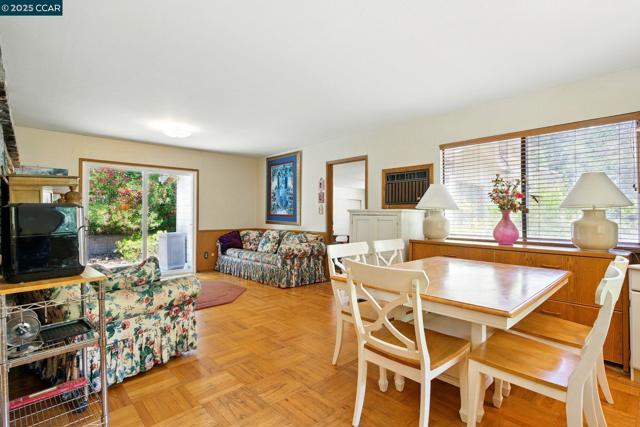 3363 Mcgraw Ln, Lafayette CA: https://media.crmls.org/mediaz/dc3fd857-5b38-45e0-9118-05a5ac8f6c7a.jpg