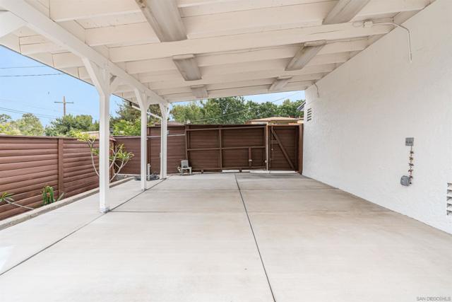 9376 Starcrest Dr, Santee CA: https://media.crmls.org/mediaz/dc4002fb-9a8f-44f9-92b0-72a0289626c8.jpg