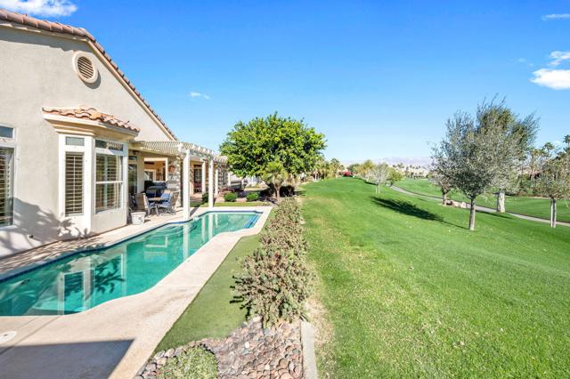 44660 S Heritage Palms Drive, Indio CA: https://media.crmls.org/mediaz/dc4012e4-168f-4f33-8150-d6611bfd4df5.jpg