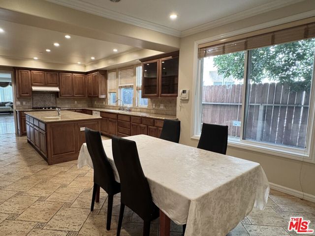 458 S Clark Drive, Beverly Hills CA: https://media.crmls.org/mediaz/dc40171b-36f9-45f3-92ce-cc74e50c77c8.jpg