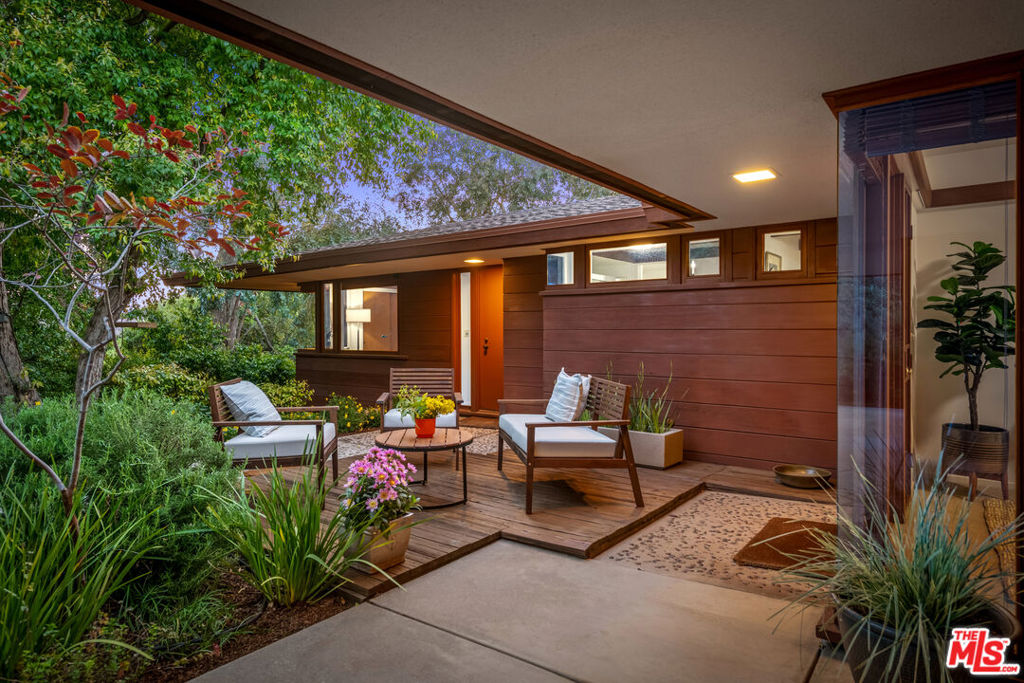 1915 Country Club Drive