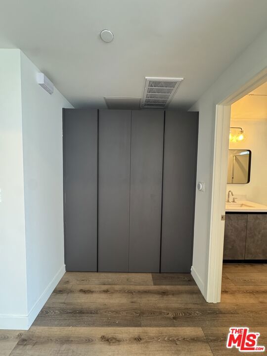 919 S Harvard Boulevard, Los Angeles CA: https://media.crmls.org/mediaz/dc404152-19aa-415a-bd20-bc4507097ff8.jpg