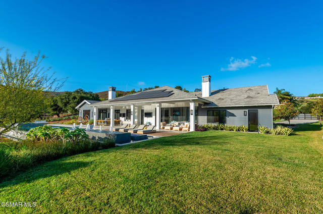 2111 High Knoll Circle, Thousand Oaks CA: https://media.crmls.org/mediaz/dc4041bb-37c8-4f3f-8267-b522727c784d.jpg