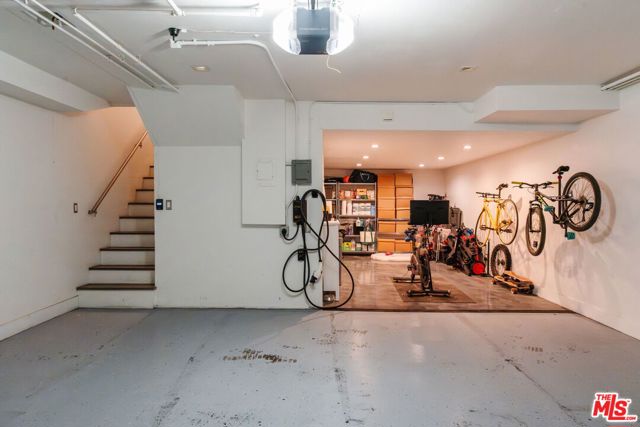 1979 Grace Avenue, 2 photo 32