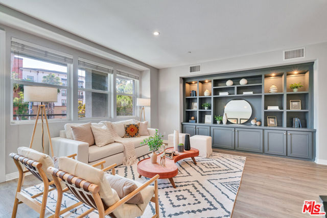 7100 Playa Vista Drive, Playa Vista CA: https://media.crmls.org/mediaz/dc4069f0-7317-4dc9-b1cb-86cbde670b78.jpg