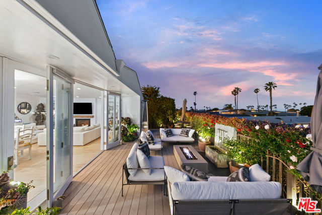 29500 Heathercliff Road, Malibu CA: https://media.crmls.org/mediaz/dc411386-536b-4f87-b4e2-e600e021c961.jpg