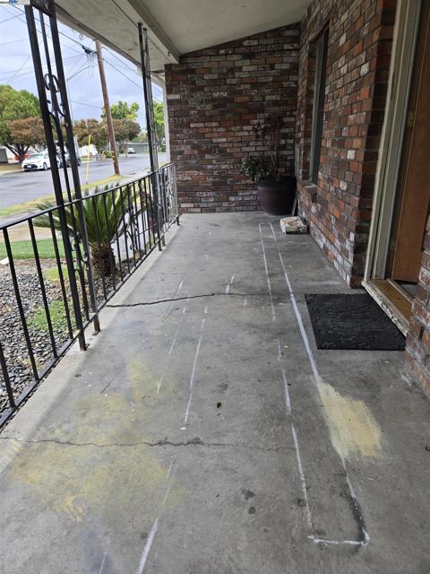 535 W Carlton Way, Tracy CA: https://media.crmls.org/mediaz/dc412726-df4a-4238-ad36-2b3071f782b4.jpg