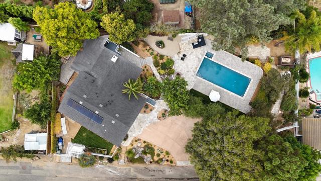 582 Rancho Santa Fe Rd, Encinitas CA: https://media.crmls.org/mediaz/dc41337b-7045-4744-9821-be9c66147e7b.jpg